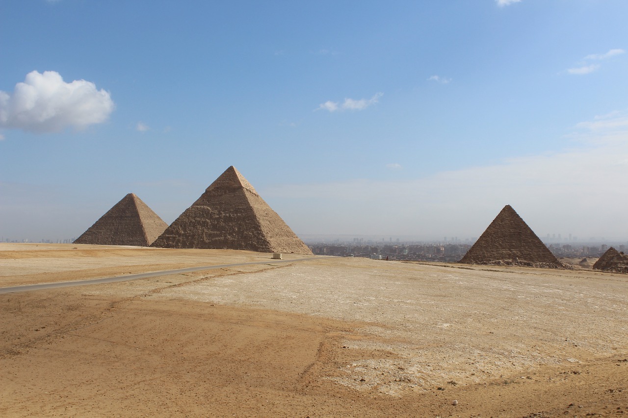 pyramids-1320777_1280