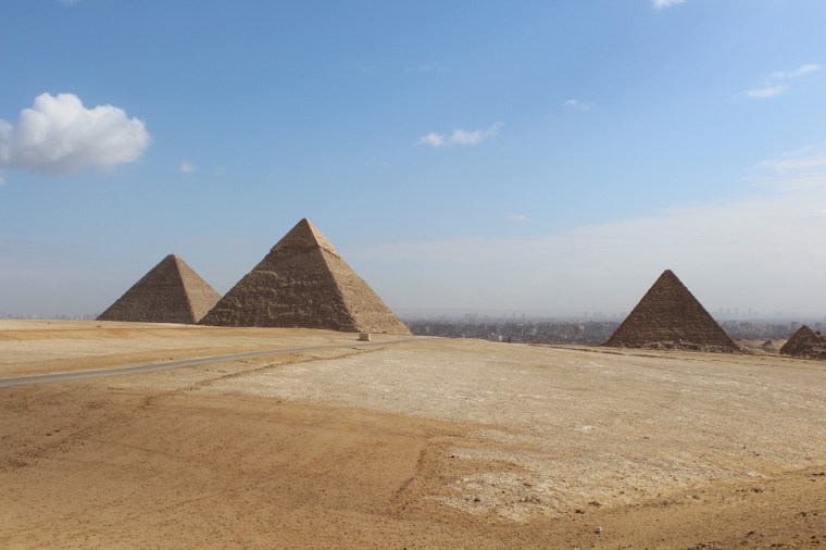 pyramids-1320777_1280